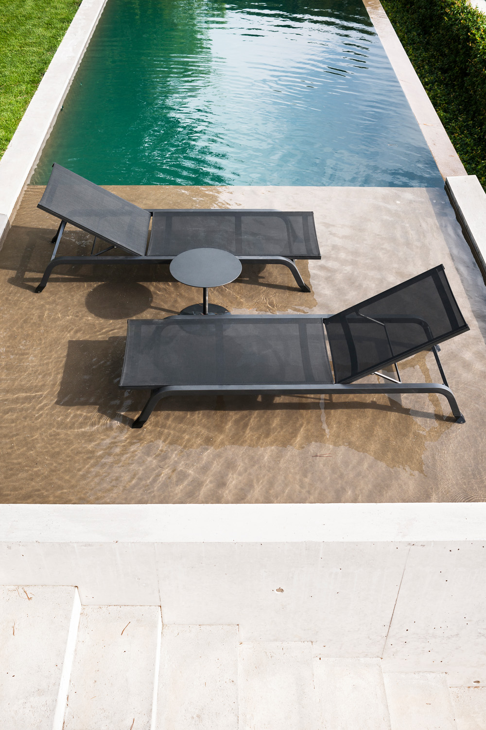 RODA Sun Loungers Daybed Surfer 01